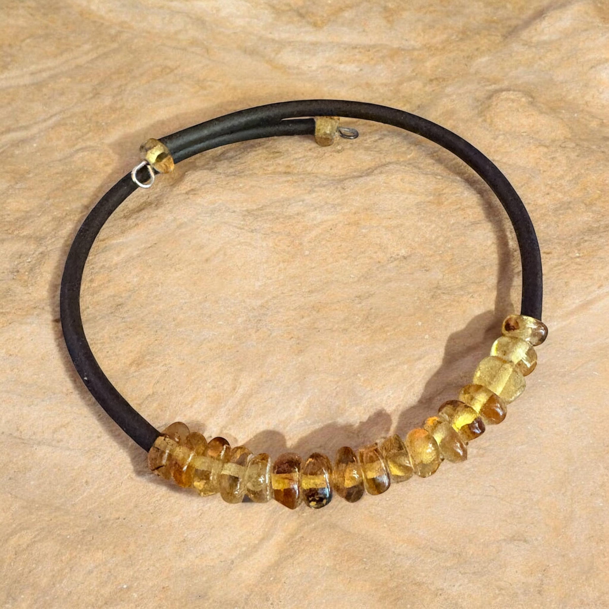 Aura Ámbar · Brazalete Esencial